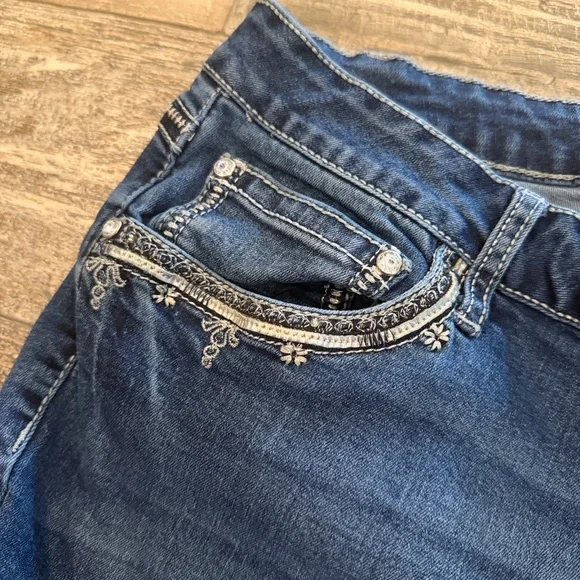 Capris - Picture 5 of 6